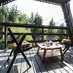 By The Lake, Sauna, Boat, Bicycles بيت للعطل *