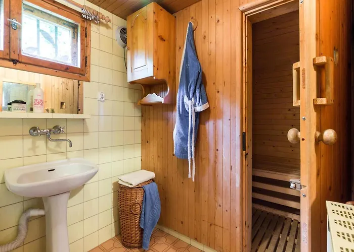 בית נופש By The Lake, Sauna, Boat, Bicycles *